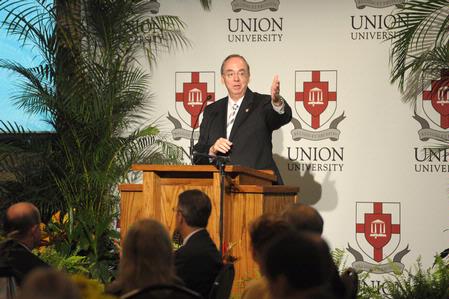 President David S. Dockery introduces Rich Lowry, editor of National Review, as speaker for Union Forum. - Photo by Morris Abernathy