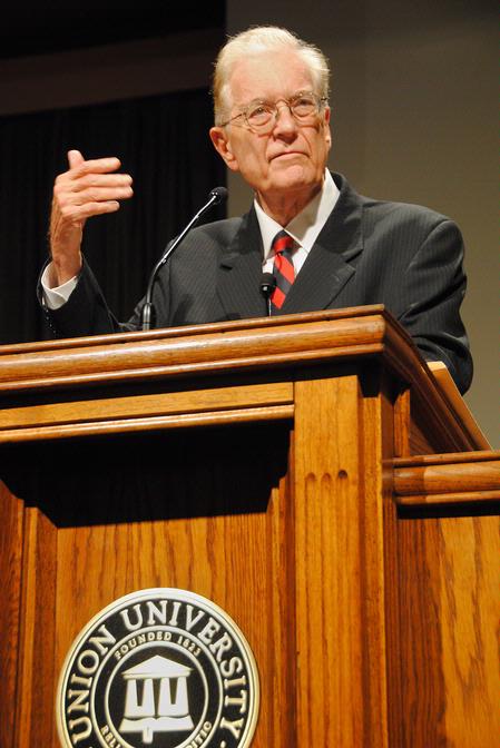 Pulitzer Prize-winning historian, Dr. Daniel Walker Howe, Professor of History Emeritus at UCLA and the Rhodes Professor of American History Emeritus at Oxford University, lectures about how the changes in communication in the 19th century affected America's pursuit of Manifest Destiny. - Photo by Victoria Stargel