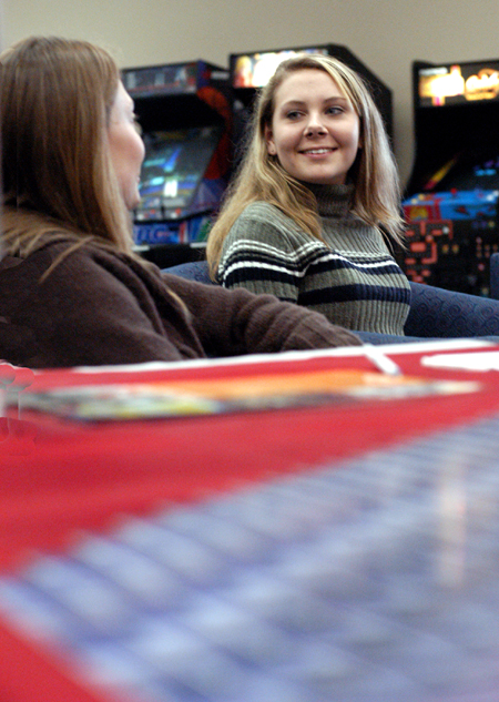 Senior Emily Murbach and sister enjoy some time together at the Sibling Pizza Party during Family Weekend 2003. - Photo by Jonathan Blair