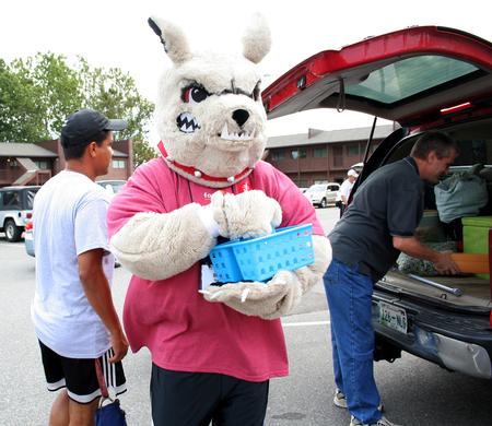 Buster the Bulldog takes a break from entertaining to  help incoming students unpack during New Student Move-in. - Photo by Deanna Santangelo