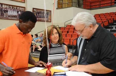 Bangali Sillah, freshman business major, along with Tim and Patty Purselley, begin registration during New Student Move-in. - Photo by Zac Calvert