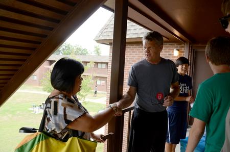 Paul Jackson, professor of Biblical studies, introduces himself to Kevin Luy, freshman biology/pre-med major, and his mother during New Student Move-in.  - Photo by Ebbie Davis