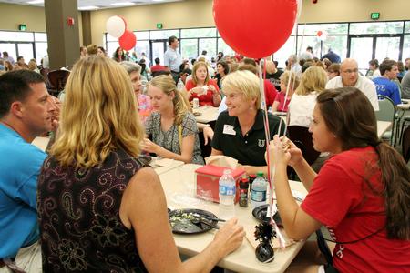 Kathy Southall (center), director of intercessory prayer and encouragement, has dinner with incoming students and their families during the freshmen picnic in the Brewer Dining Hall. - Photo by Deanna Santangelo