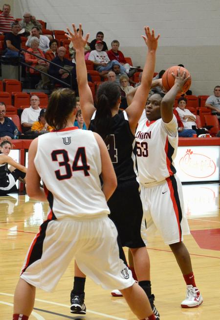 Lavanda Ross looks for a pass during a game against Campbellsville University. - Photo by Jacob Moore