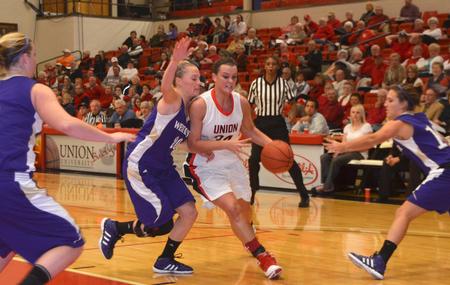 Union's Shelby Ashcraft makes her way into the paint for two more for the Lady Bulldog's. - Photo by Morris Abernathy