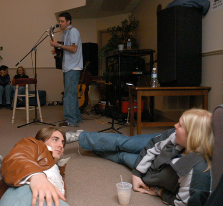 Seniors Nick Ellis and Julie Paul enjoy the entertainment at Mochafee 2004. - Photo by Kristen Nicole Sayres