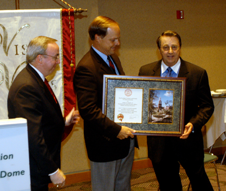 LifeWay Christian Resources President James T. Draper accepts the M.E. Dodd Award from Mike Weeks, chairman of Union's Board of Trustees, and President David S. Dockery. The award was presented at the Alumni and Friends Dessert Reception June 15 at the Southern Baptist Convention in Indianapolis, Ind. More than 200 attended the event.  - Photo by Jim Veneman