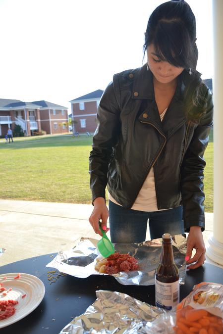 Michelle Lee, junior administration major, prepares her grill packet that with ground beef, chicken, and seasonings during Cooking with Class, where students learned some new recipes from residence life directors.  - Photo by Olivia Wallace