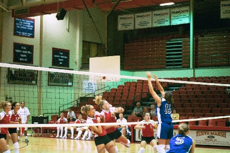 No. 4 Lindsay Stahlberg (junior from St. Louis, MO) goes for the kill - Photo by Tommy Sadler