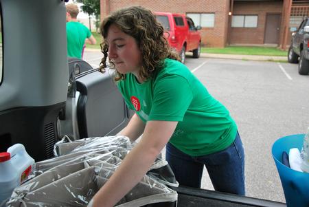 Life Group leader Katie Williams helps unload a freshman's car during new student move-in day.  - Photo by Anne Richoux