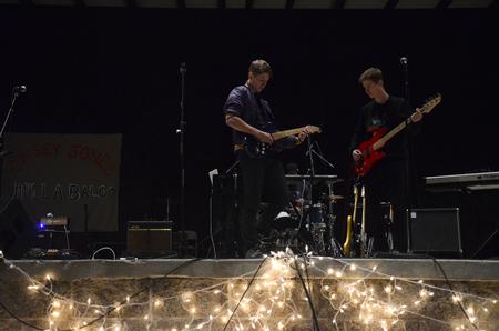 Student band Pseudo Shark performs during the Casey Jones Hullabaloo hosted by the Student Activities Council.  - Photo by Anne Richoux