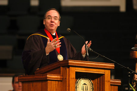 Dr. David S. Dockery welcomes family and friends of Union graduates gathered at West Jackson Baptist Church for commencement services on Saturday, Aug. 7, 2004. - Photo by Morris Abernathy