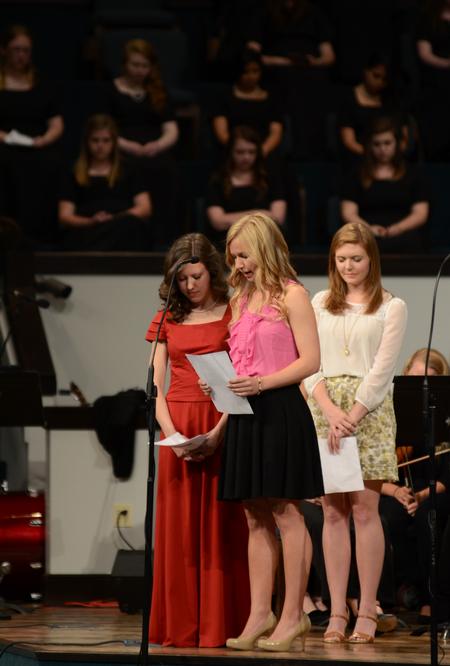 From left, MaryAnn McClendon, Emma Hopkins and Hope Lewis lead an opening prayer with the other members of the student steering committee during the Olivia Greenlee Memorial Scholarship benefit concert. - Photo by Jacob Moore