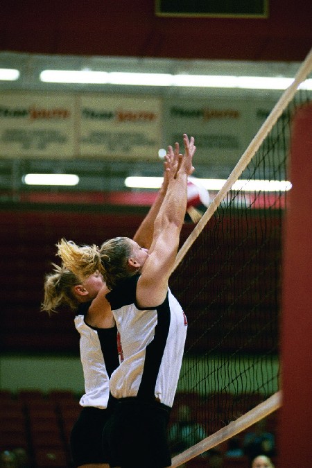 Andrea Darr (left) and Lindsay Stahlberg (right) get the block - Photo by Justin Veneman