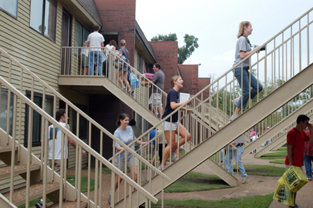 Freshmen moving into the Hurt Residence Complex were helped by faculty, staff and student leaders in unloading vehicles and carrying their belongings to their rooms. - Photo by Kristen Hiller