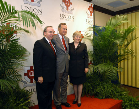 Union President David S. Dockery, former President George H.W. Bush and Union First Lady Lanese Dockery pose for a photograph prior to the Scholarship Banquet. - Photo by Morris Abernathy