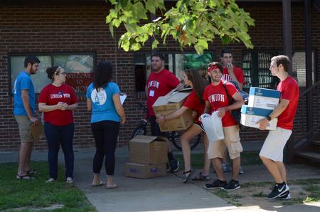 Welcome week leaders and residence assistants help during new student move-in day. - Photo by MiKalla Cotton