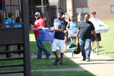 New students and their families, along with faculty, staff and student leaders, work together on move-in day. - Photo by Kristi McMurry Woody