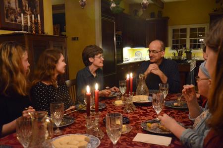 George Guthrie, Benjamin W. Perry Professor of Bible, and his wife, Pat Guthrie, enjoy conversation over dinner in their home with students for SAC's Be Our Guest event.  - Photo by MiKalla Cotton