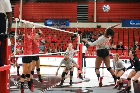 The Lady Bulldogs volleyball team competes against Christian Brothers University in the Fred Delay Gymnasium. - Photo by Kristi McMurry Woody