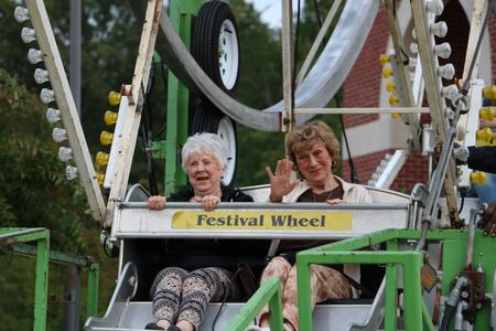 Guests of Family Weekend enjoy a ferris wheel on the Great Lawn during Union Night. - Photo by Elizabeth Wilson