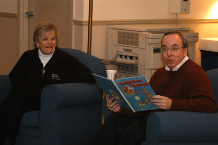 President Dockery and his wife Lanese gathered with students in the McAfee Commons during his annual reading of <i>The Night Before Christmas</i>. - Photo by Morris Abernathy