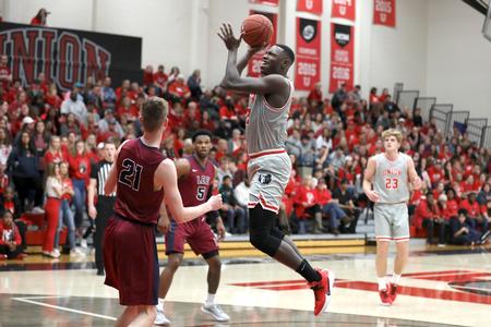 Lidonta Hicks-Gentry goes up for a shot in a game against Lee University. - Photo by Kristi McMurry Woody