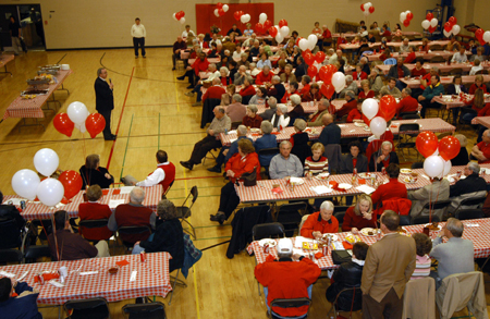 Dr. Dockery addresses the Union University Athletic Booster Club at a dinner prior to a Homecoming week game. - Photo by Morris Abernathy