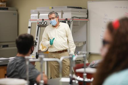 10/12/20 - William Thierfelder, associate professor of biology, gives instructions for a lab. - Kristi McMurry Woody