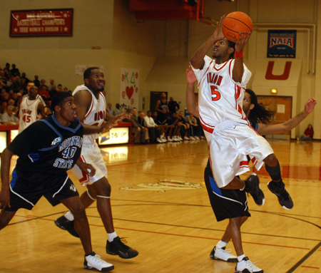 Marcus Cooper (5) drives in for a shot in Union Homecoming win over then No. 1 ranked Mountain State. - Photo by Morris Abernathy