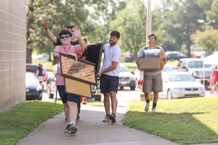 New students move into the Heritage Residence Complex during Move-in Day. - Photo by Kristi McMurry Woody