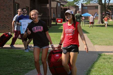 Students, faculty and staff help with New Student Move-in Day. - Photo by Abigail Aspinwall