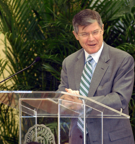 Fox News analyst Morton Kondracke spoke to a record Union Forum crowd of 400 on campus April 4. - Photo by Morris Abernathy