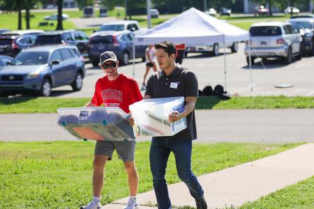 8/18/22 - Cross country coach, Bailey Bell, and assistant professor of Biblical studies, Matthew Albanese, help move in Union's newest students during freshmen move-in day. - Suzanne Rhodes