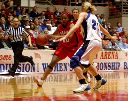 Ena Daniels (10) drives past an Oklahoma City defender during Union's victory in the NAIA Title Game. - Photo by Kristen Nicole Sayres