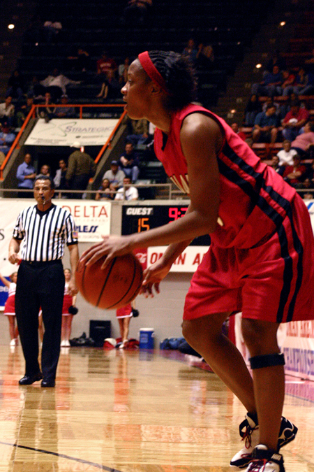 Ena Daniels gets set for a shot during Union's 2006 NAIA National Title run, their second straight title. - Photo by Stephanie Schroeder