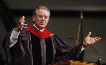 O.S.Hawkins, president of the Annuity Board of the Southern Baptist Convention, delivers the commencement address at Union University's December graduation.                              - Photo by Jim Veneman