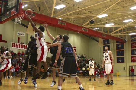 Deywane Lee goes for a lay-up during a victory against Trevecca Nazarene University. - Photo by Stephanie Schroeder