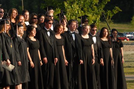 Union University Singers performed the anthem <em>Ev'n So, Lord Jesus, Quickly Come</em> by Paul Manz during the 2007 spring graduation on the Great Lawn, under the direction of Richard Joiner. - Photo by Morris Abernathy