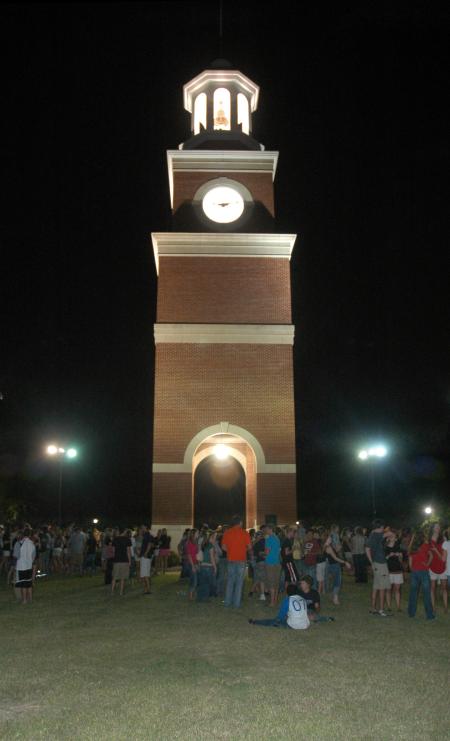 Students catch up with all their friends during the Howdy Party held on the Great Lawn.  - Photo by Matthew Diggs