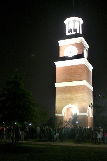 Both new and returning students gathered under Miller Tower for the Howdy Party. SGA provided music, drinks and shaved ice. - Photo by Stephanie Schroeder