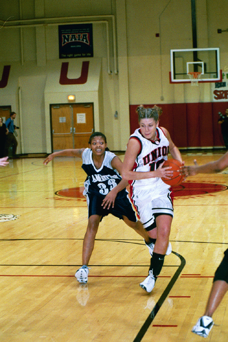 Senior Jessica Henson (10) drives down the center against Lambuth. - Photo by Justin Veneman