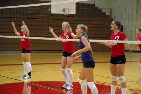 The Lady Bulldogs prepare themselves for the next set against Trevecca Nazarene University.  - Photo by Neisha Fuson