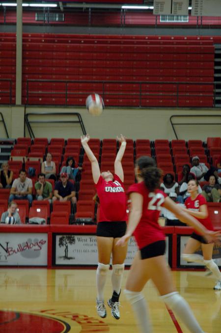 Junior Jennifer Martins sets the ball for her teammates in the game against Trevecca Nazarene University.  - Photo by Neisha Fuson