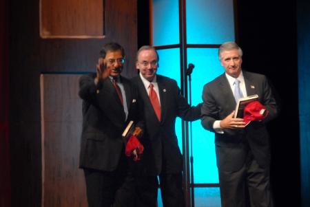 President Dockery thanks Leon Panetta and Andrew Card for the words at the end of the Scholarship Banquet. - Photo by Morris Abernathy