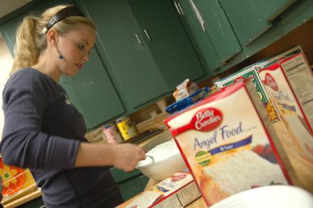 Sophomore Elizabeth Wood helped with the J-Crib Day of Remembrance project in the kitchen, making several desserts to be served at the banquet the ministry would put on the next day.  - Photo by Neisha Fuson