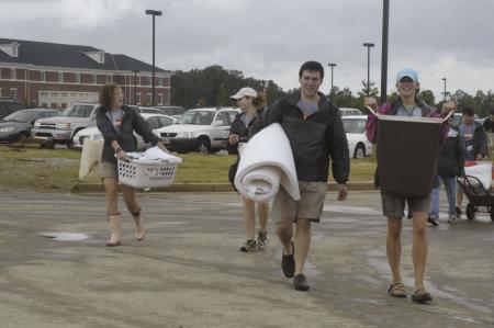 Ellen Key, Tiffany Fredericks, Scott McSwain and Lydia Bond help freshmen move into the new residence complex. - Photo by Sarah Palmer Goff