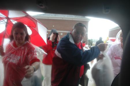 Stephanie Kesner and Larry Vaughan form an assembly line to quickly unload freshman belongings. - Photo by Beth Spain