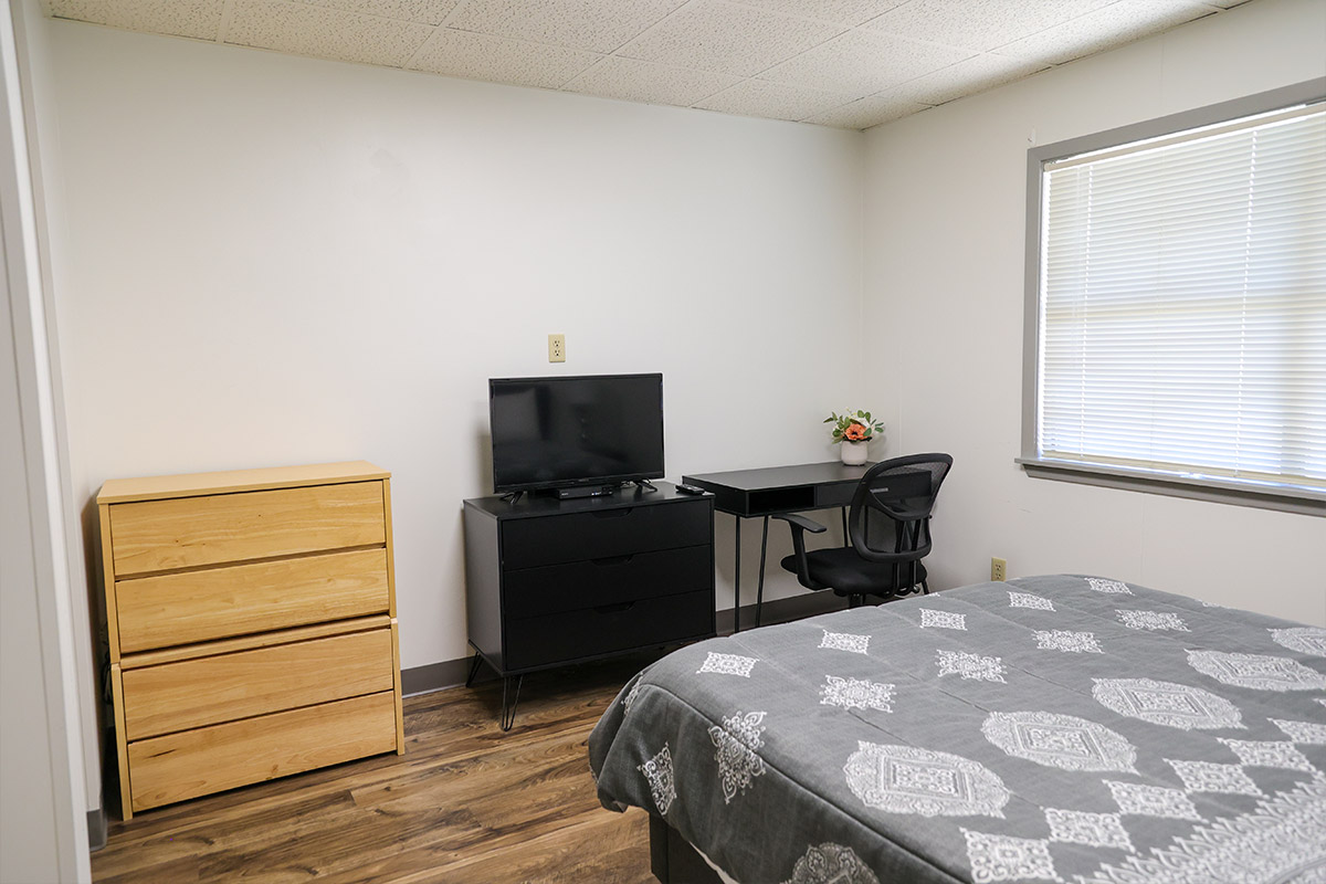Warmath Complex Queen Bedroom #2