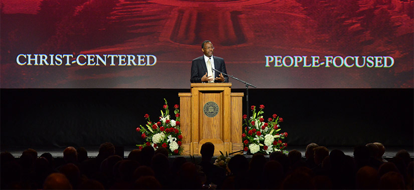 Carson keynotes sold-out scholarship banquet